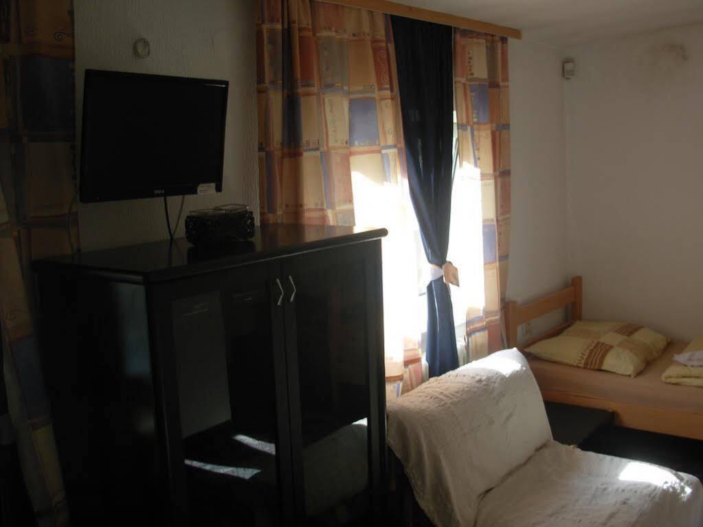 Hostel 021 Novi Sad Ngoại thất bức ảnh